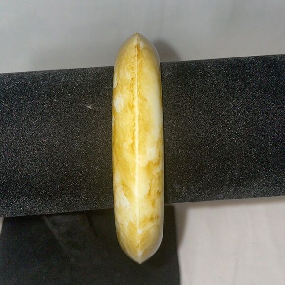 Large plastic bangle bracelet  - Picture 2 of 3